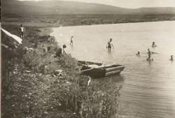 Фотография. На Сенгелеевском озере. 1930-е гг. Из фотоальбома главного врача А.Я. Доршта 1939 г.